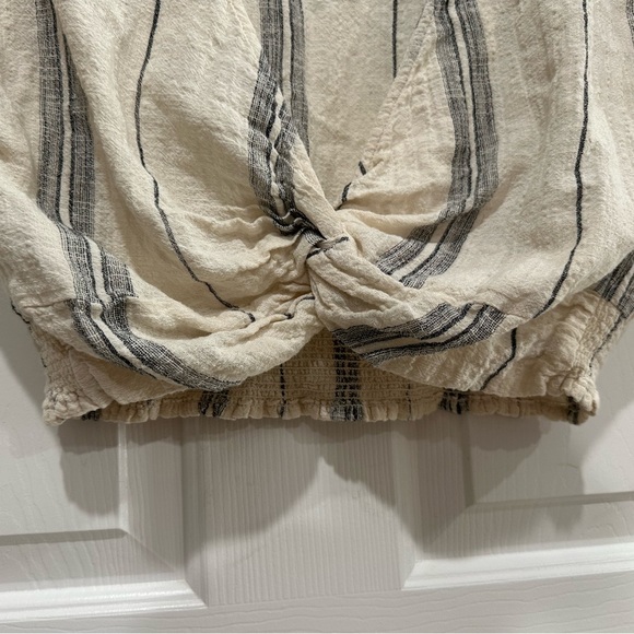 Abercrombie & Fitch Cream and Black Striped Crop Top - Picture 5 of 13